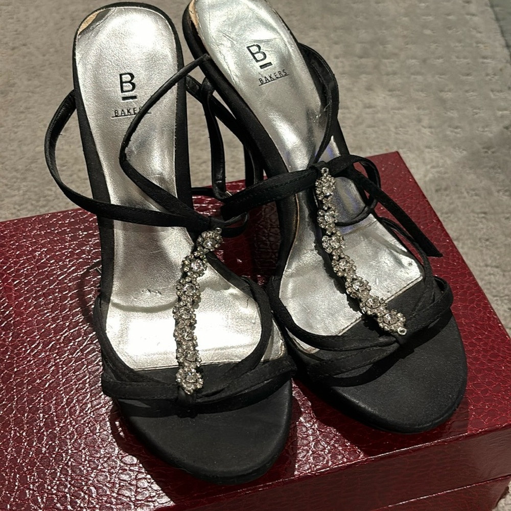 Black heels / crystal studs